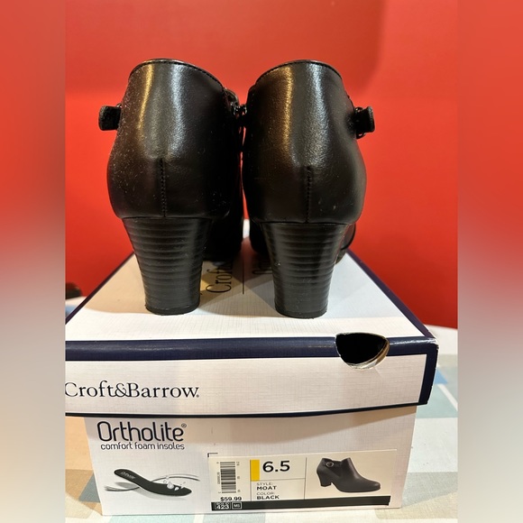 Croft & Barrow brand. Ortholite black booties. Size 6.5 - Picture 4 of 4
